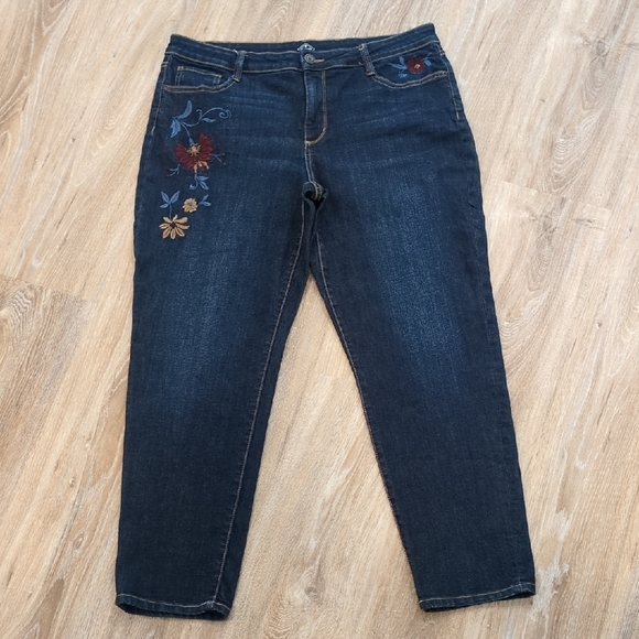 St. John's Bay Denim - St John's Bay Floral 💐🌹🪻Embroidered Women's Jeans - Dark Blue size 14 😍🥰